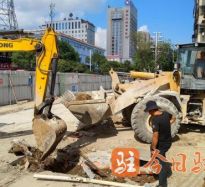 看会电影操逼的放会电影操逼的高温下的坚守｜道路建设者用汗水铺就畅通路